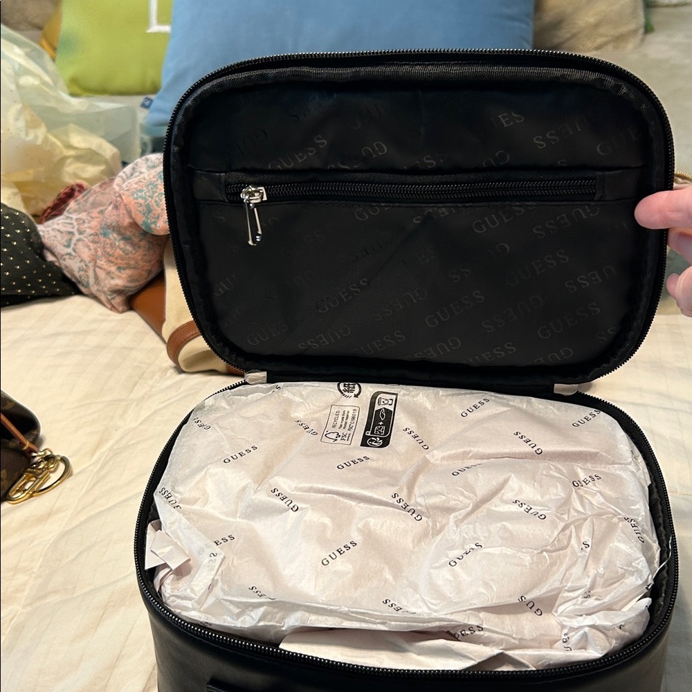 NWT Guess Black Sparkle Cosmetic Case - Picture 4 of 5
